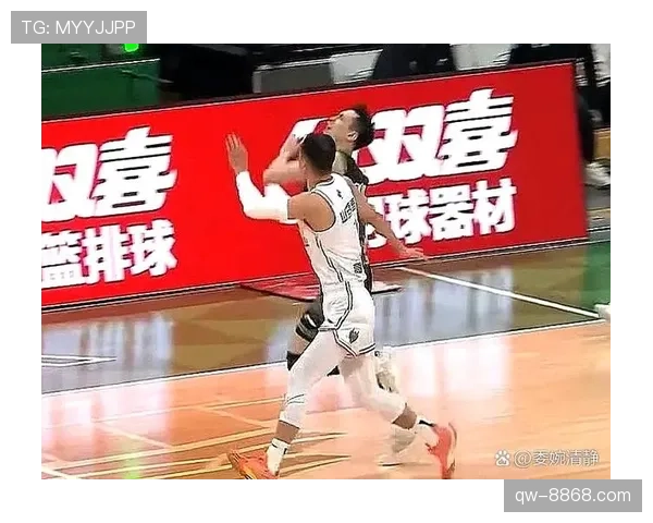 起跳接触判罚规则解析：什么情况下算犯规？如何判定干扰投篮？